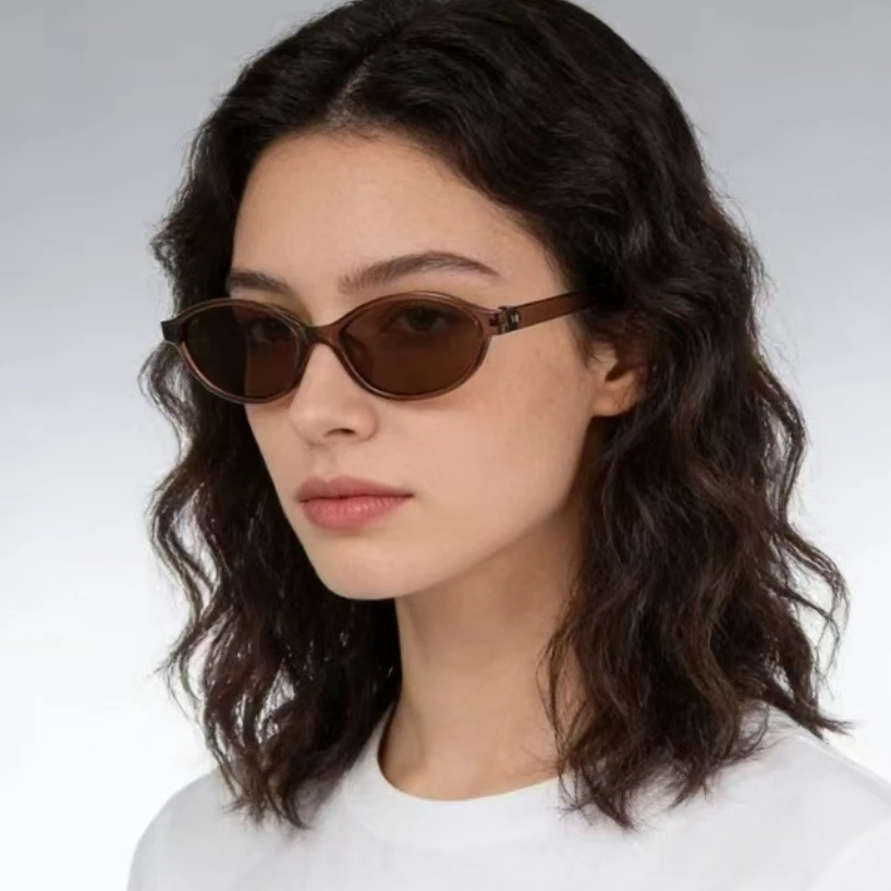 Designer Sunglasses - Kleine ovale Sonnenbrille für Damen, Vintage-Design,